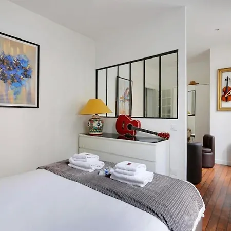 Magnifique 2 Pieces, Clair Neuf Apartment Paris
