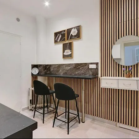 Magnifique 2 Pieces, Clair Neuf *