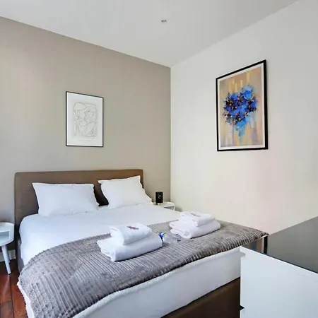 Magnifique 2 Pieces, Clair Neuf パリ