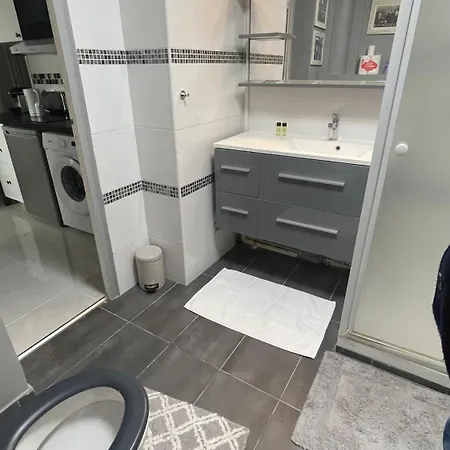 Magnifique 2 Pieces, Clair Neuf *